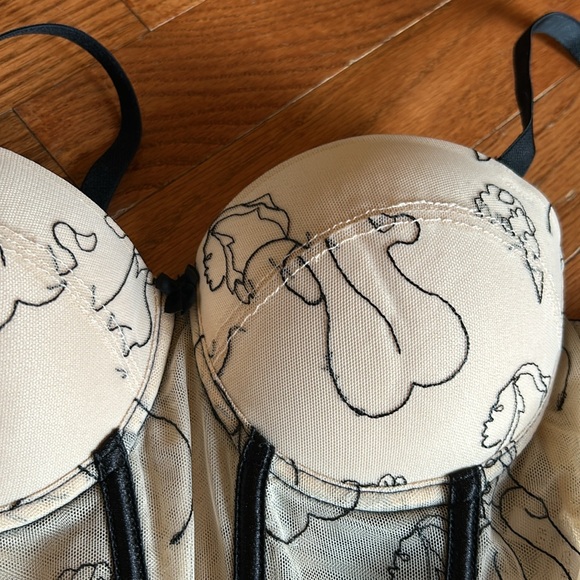 Women’s corset size extra small - Picture 2 of 6